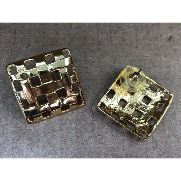 Butler Gold Tone Square Stud Earrings W/Basket Weave Gingham Plaid Design - Picture 5 of 7